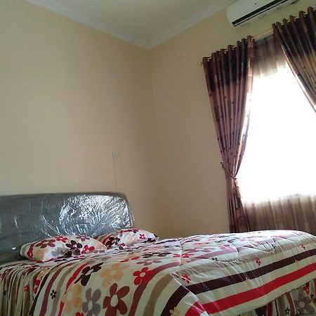 Jasmine Park Guest House Semarang Zewnętrze zdjęcie