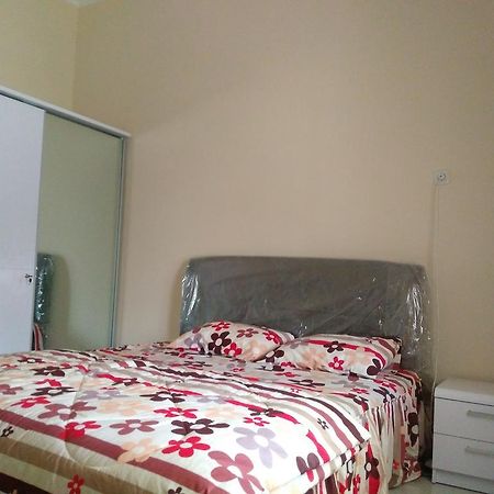 Jasmine Park Guest House Semarang Zewnętrze zdjęcie