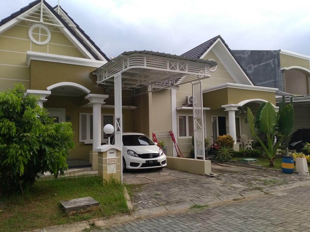 Jasmine Park Guest House Semarang Zewnętrze zdjęcie