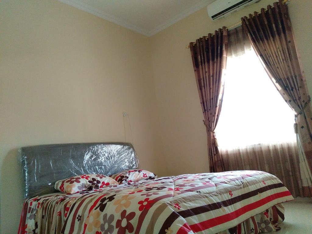 Jasmine Park Guest House Semarang Zewnętrze zdjęcie