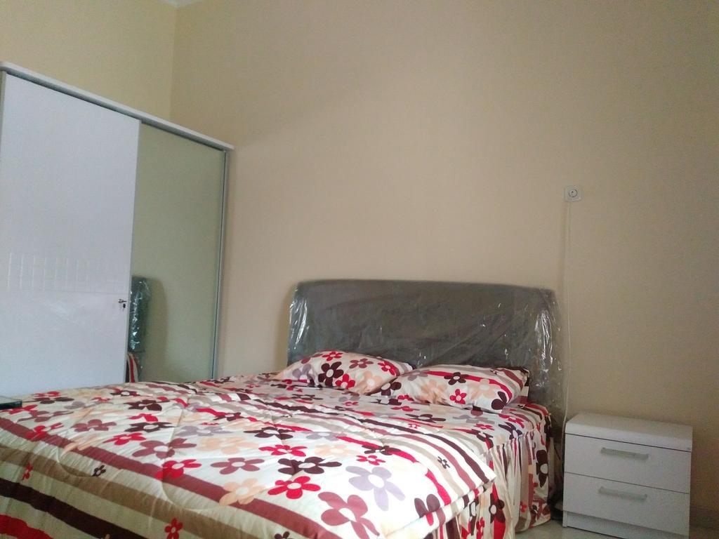 Jasmine Park Guest House Semarang Zewnętrze zdjęcie