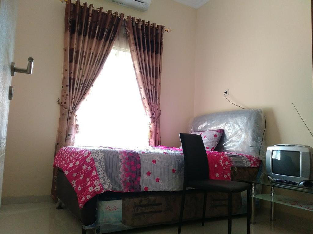 Jasmine Park Guest House Semarang Zewnętrze zdjęcie