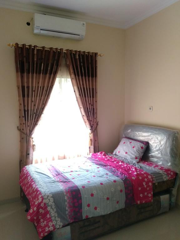 Jasmine Park Guest House Semarang Zewnętrze zdjęcie