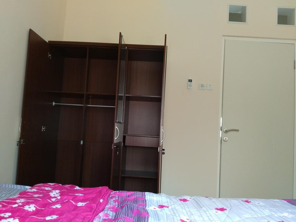 Jasmine Park Guest House Semarang Zewnętrze zdjęcie