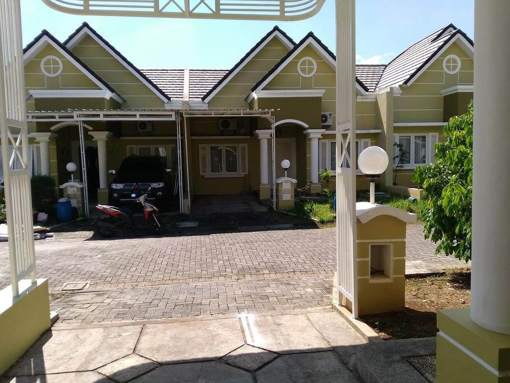 Jasmine Park Guest House Semarang Zewnętrze zdjęcie