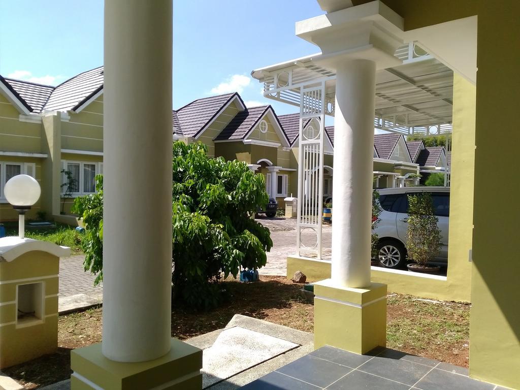 Jasmine Park Guest House Semarang Zewnętrze zdjęcie