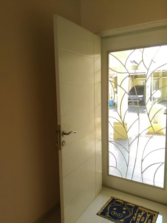 Jasmine Park Guest House Semarang Zewnętrze zdjęcie