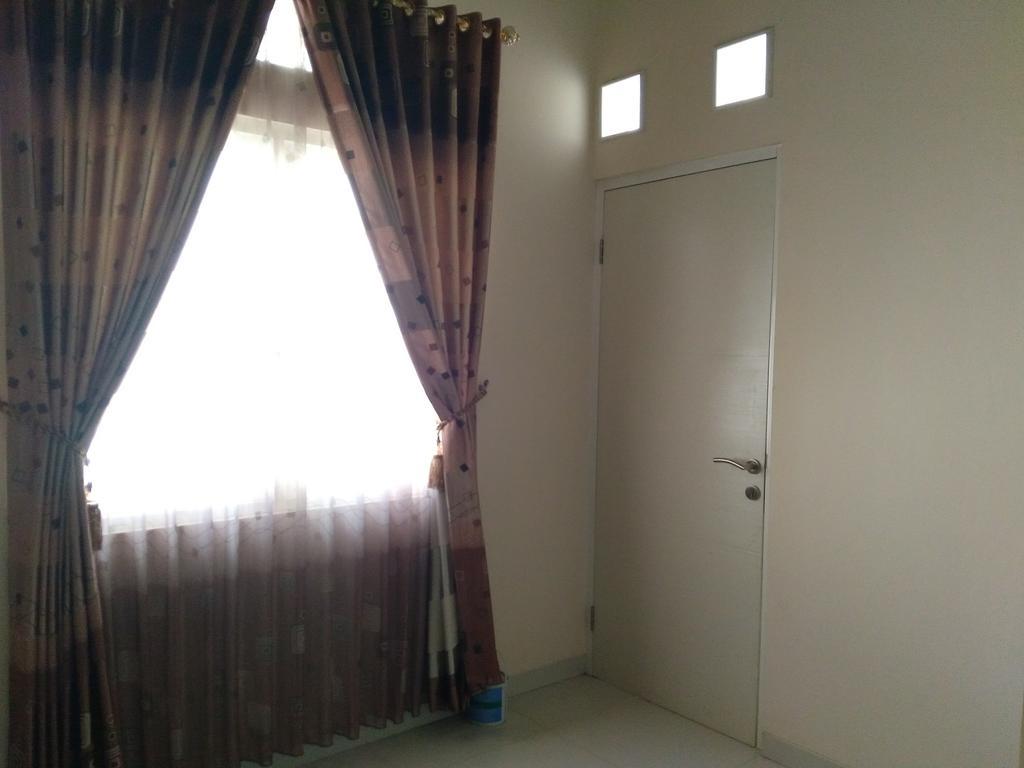 Jasmine Park Guest House Semarang Zewnętrze zdjęcie