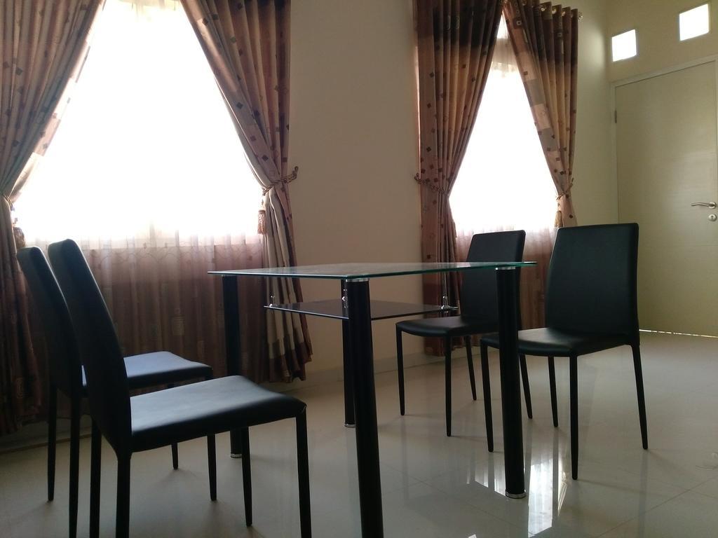 Jasmine Park Guest House Semarang Zewnętrze zdjęcie