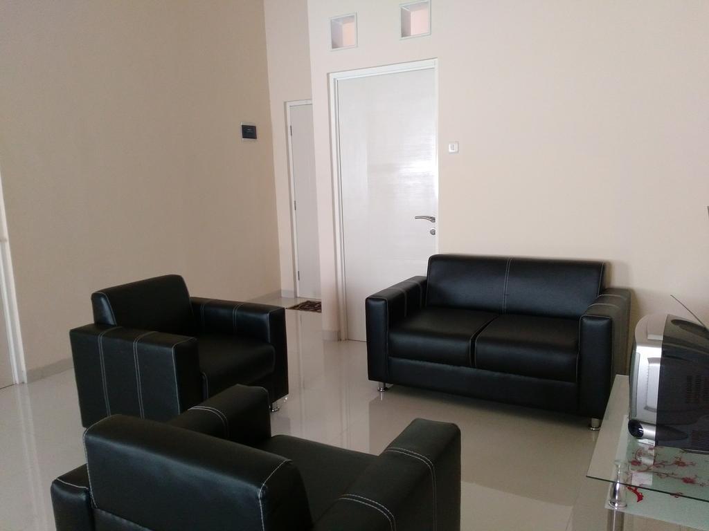 Jasmine Park Guest House Semarang Zewnętrze zdjęcie