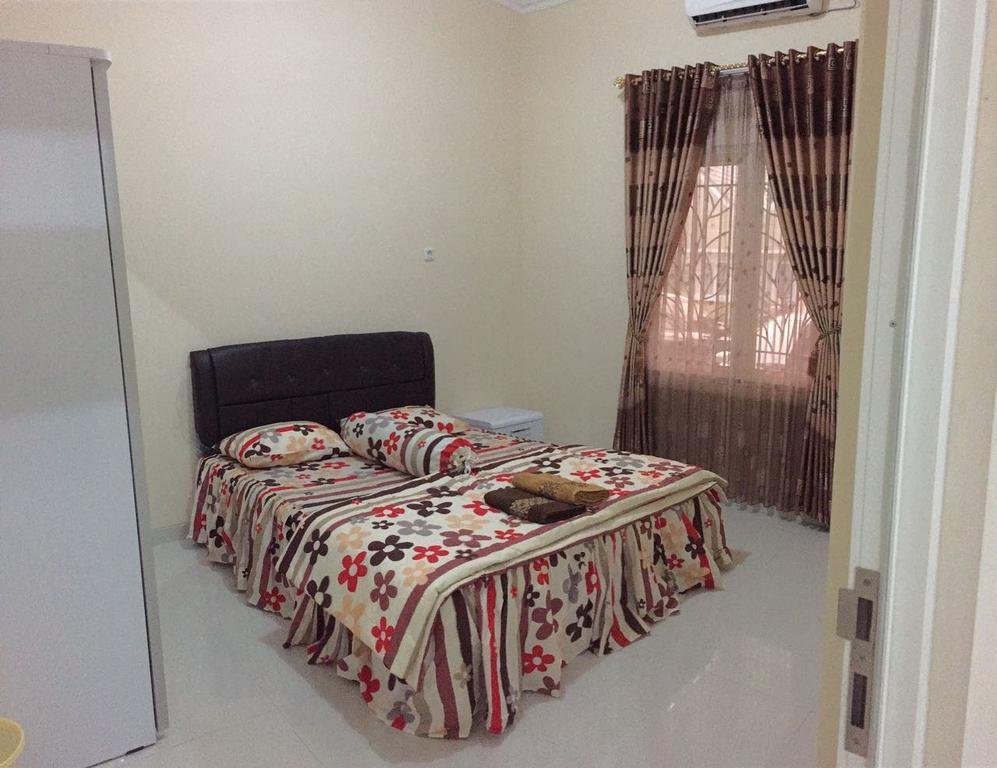 Jasmine Park Guest House Semarang Zewnętrze zdjęcie